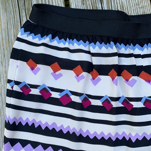 BCBGMaxAzria | Sheer pants with geometric patterns - Picture 3 of 9